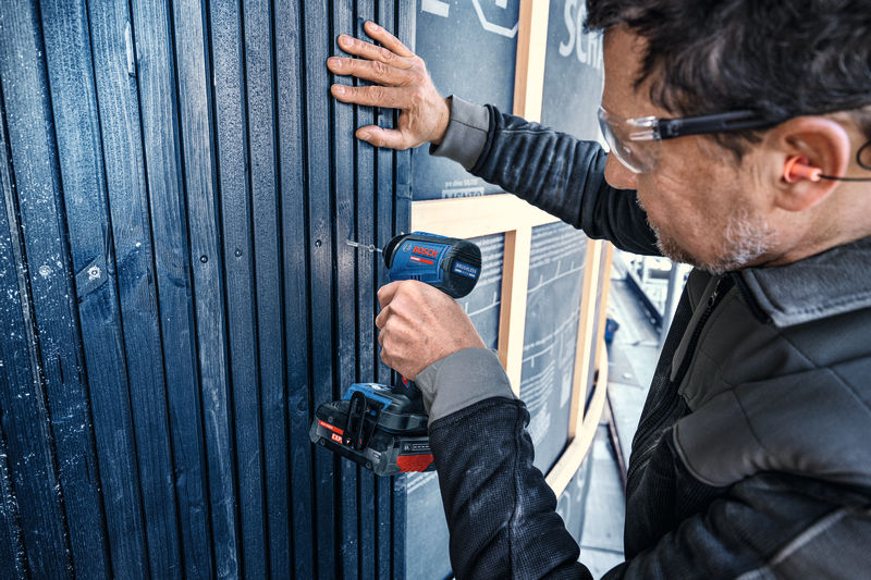 Bosch EXPERT Krížový čiarový laser EXLL18V-120-33CG L-Boxx (1x4Ah) 0601065B00