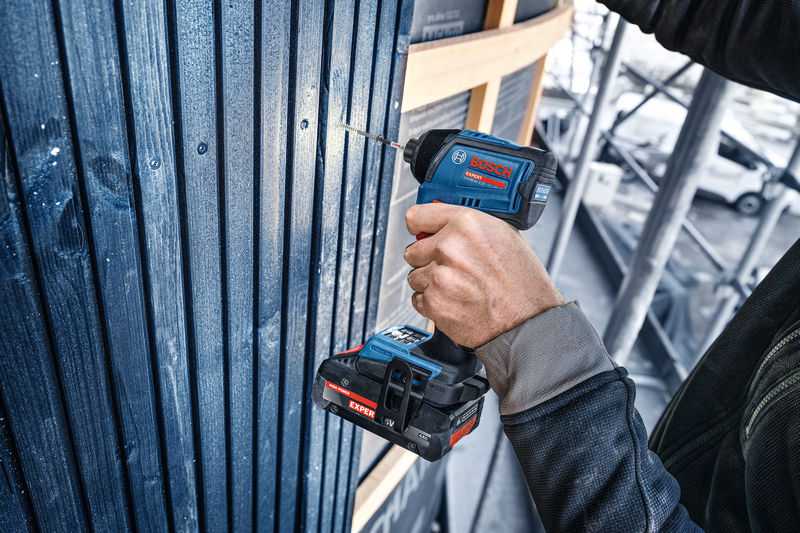 Bosch EXPERT Krížový čiarový laser EXLL18V-120-33CG L-Boxx (1x4Ah) 0601065B00