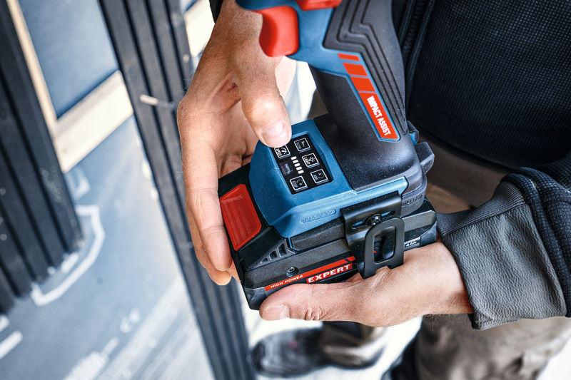 Bosch EXPERT Krížový čiarový laser EXLL18V-120-33CG L-Boxx (1x4Ah) 0601065B00