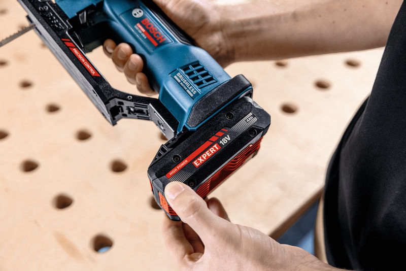 Bosch EXPERT Krížový čiarový laser EXLL18V-120-33CG L-Boxx (1x4Ah) 0601065B00